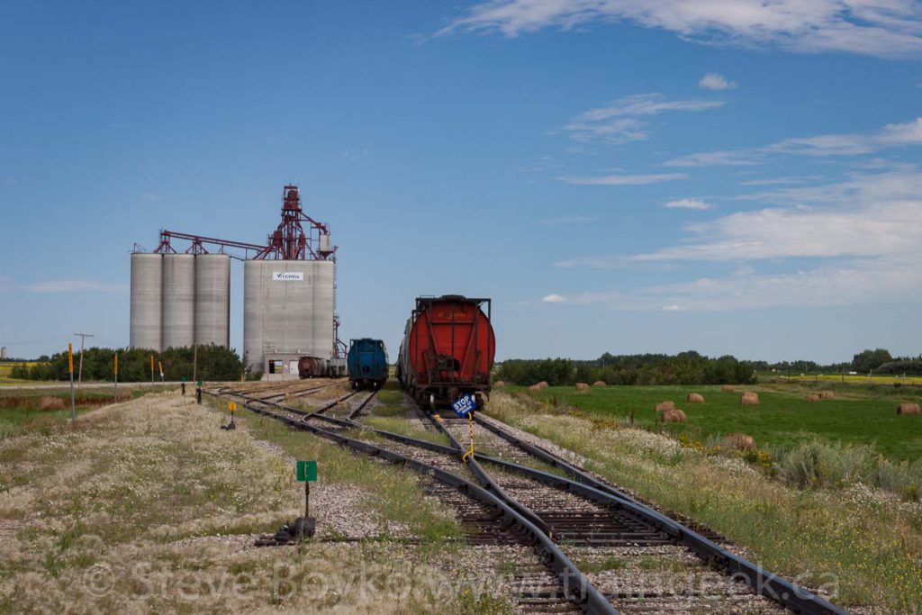 Balgonie grain elevator and tracks, August 2011.