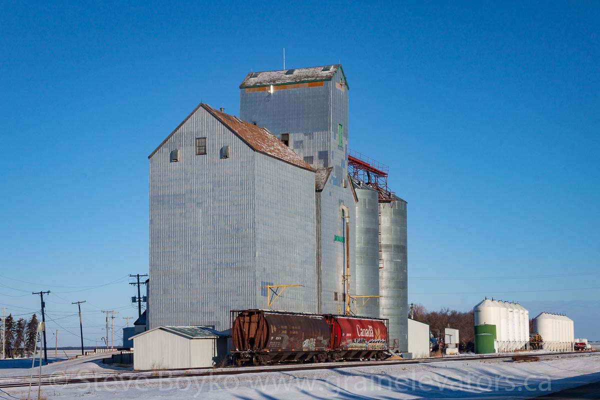 Domain, MB grain elevator with two grain cars. December 2014.