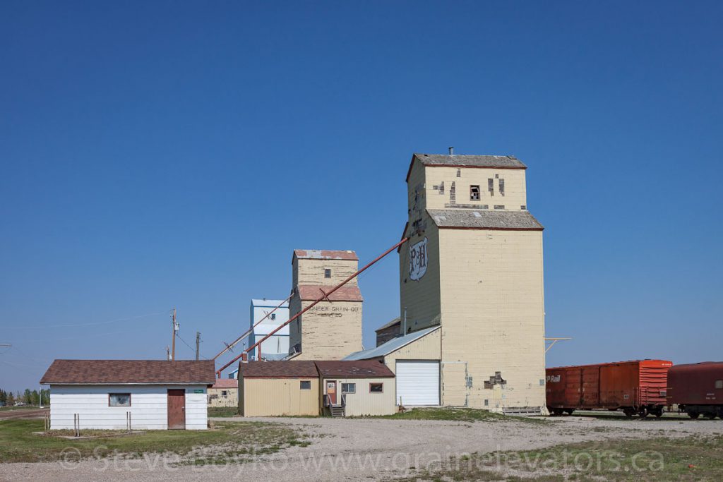 Mossleigh, AB grain elevators, May 2016