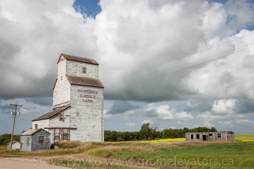 Hammond's Sundale Farm elevator in Hathaway, MB, Aug 2014. Contributed by Steve Boyko.