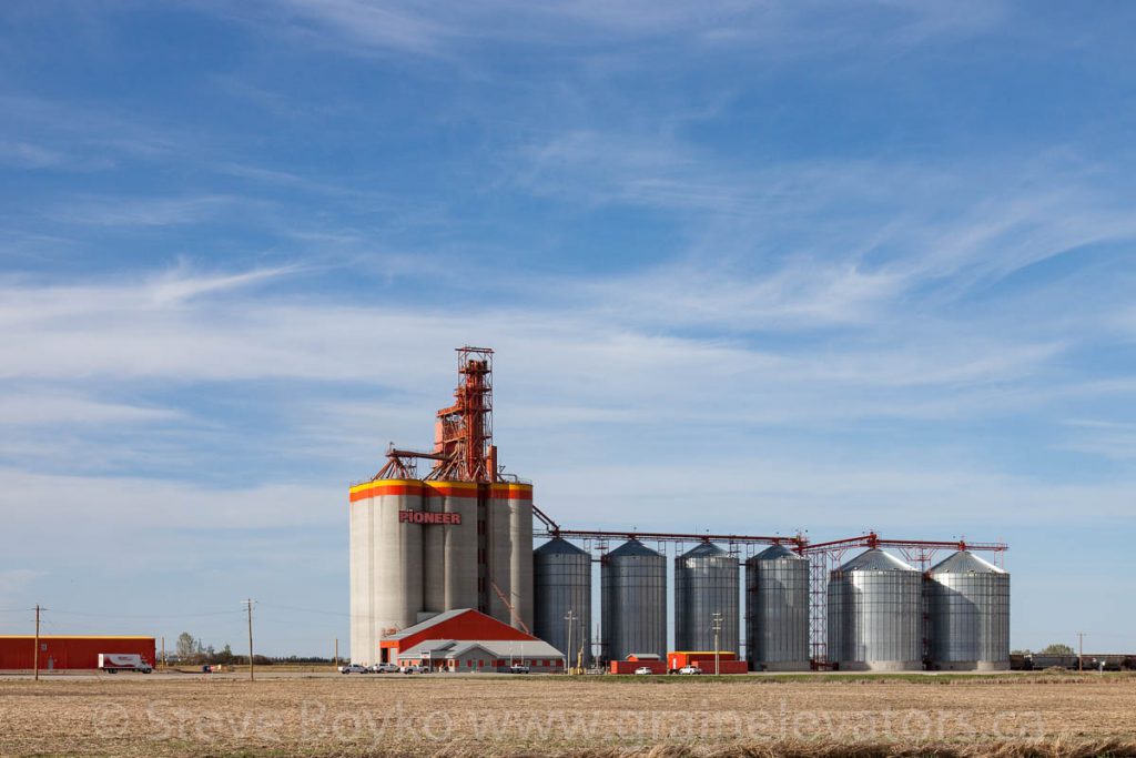 Pioneer grain elevator in Carseland, AB. May 2017.