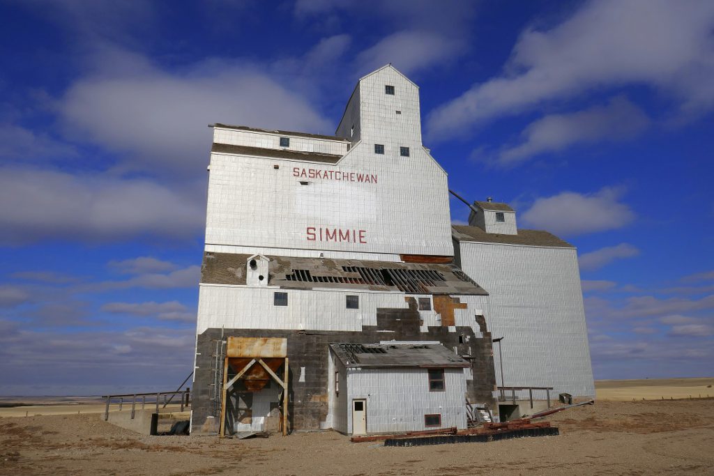 Simmie, SK grain elevator, Oct 2017. Copyright by Michael Truman.