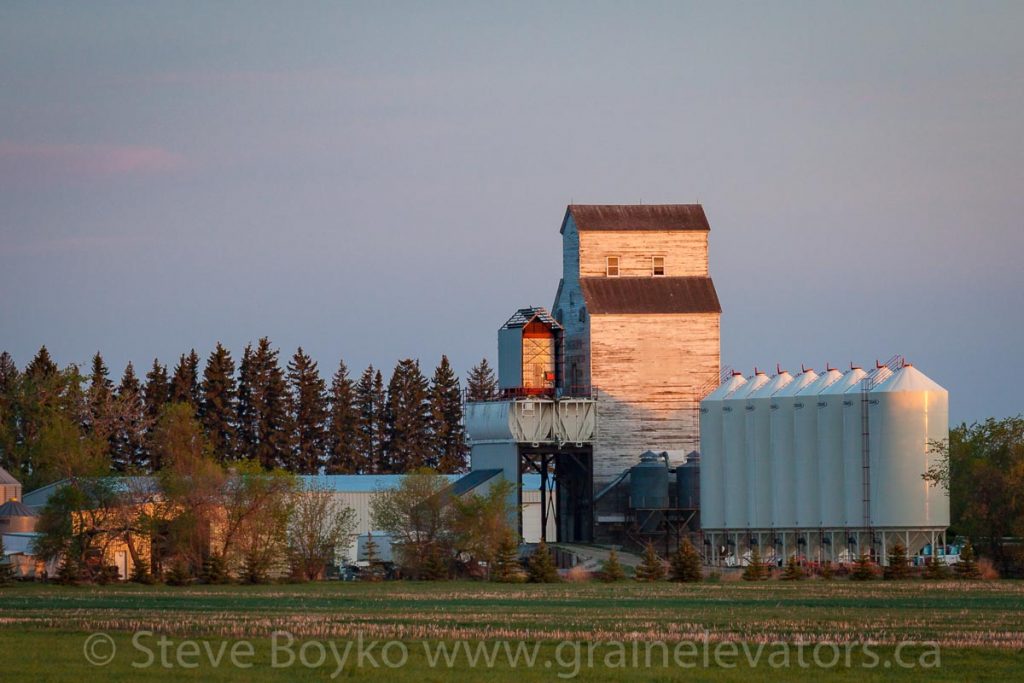 Former Longburn grain elevator at Bloom, MB, May 2014. Contributed by Steve Boyko.