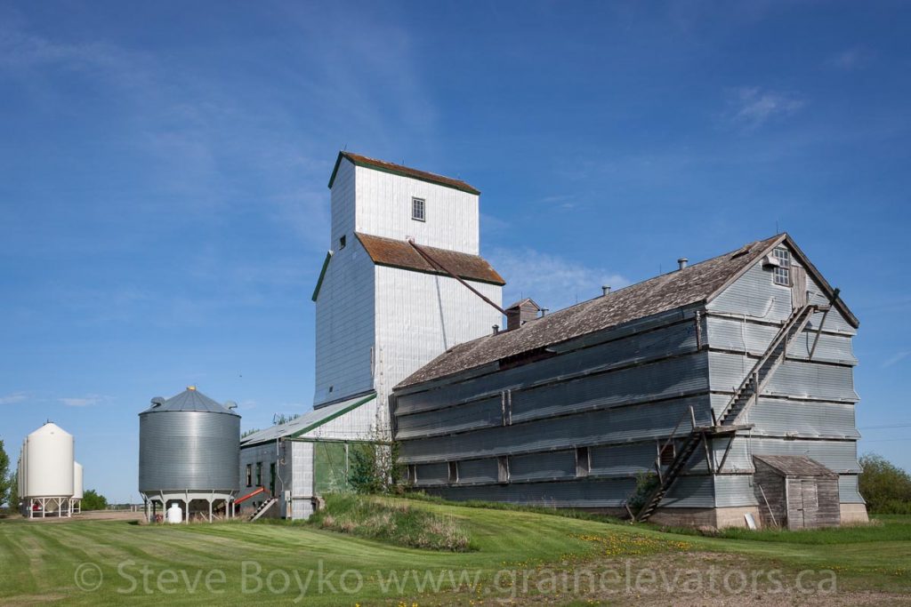 The Brookdale, MB grain elevator, May 2014. Contributed by Steve Boyko.