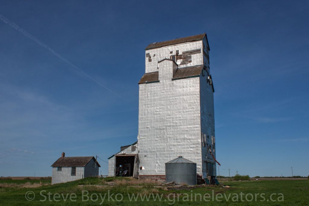 Mentmore, MB grain elevator, May 2014. Contributed by Steve Boyko.