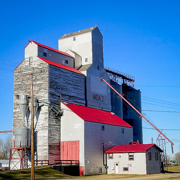 Midale, SK grain elevator, Oct 2017. Copyright by Michael Truman.