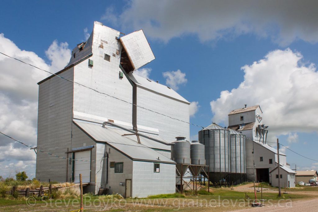 Grain elevators in Minto, MB, Aug 2014. Contributed by Steve Boyko.