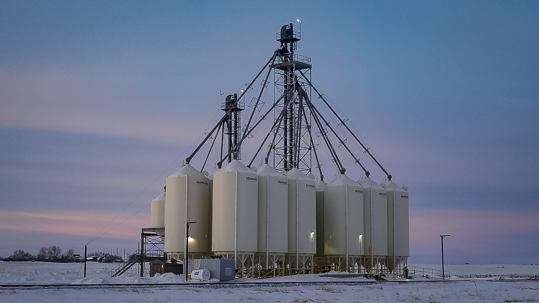Grain facility at Whitla, AB, Jan 2018. Copyright by Michael Truman.
