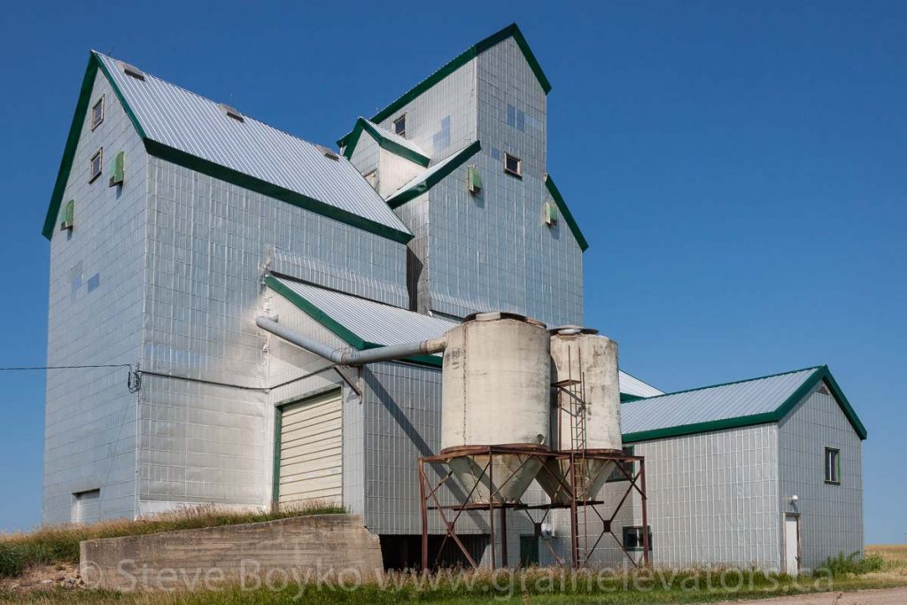 Dalny, MB grain elevator, Aug 2014. Contributed by Steve Boyko.