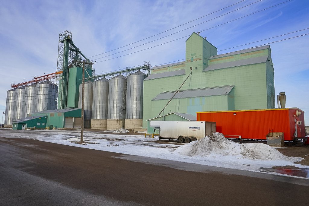 Ex Alberta Wheat Pool grain elevators in Dunmore, AB, Jan 2018. Copyright by Michael Truman.