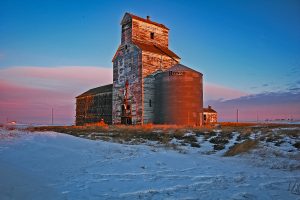 Lake Valley, SK grain elevator, Jan 2007. Copyright by Gary Rich.