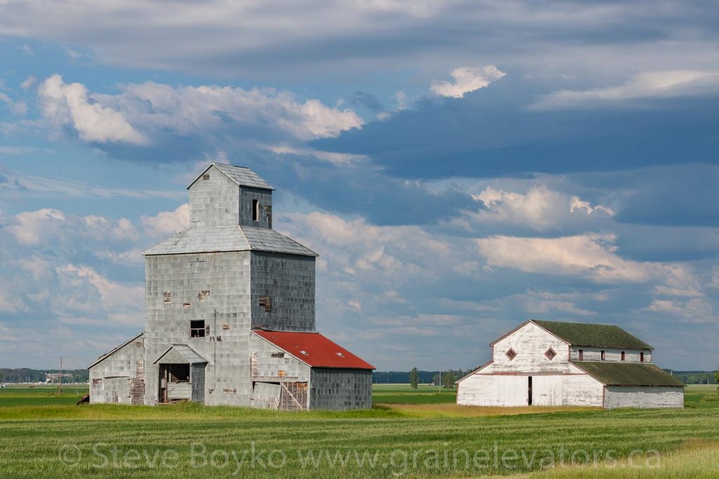 Farm grain elevator SW of Dauphin, MB, Jun 2015. Contributed by Steve Boyko.