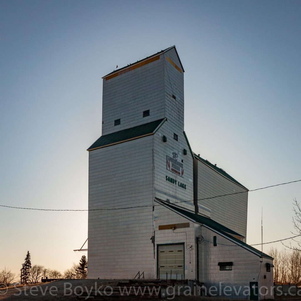 Grain elevator in Sandy Lake, MB, Apr 2016. Contributed by Steve Boyko.