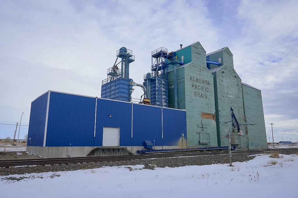 Warner, Alberta grain elevators, Jan 2018. Copyright by Michael Truman.