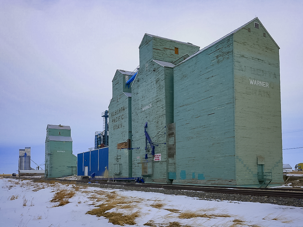 Warner, AB grain elevators, Jan 2018. Copyright by Michael Truman.