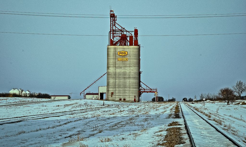 A concrete Saskatchewan Wheat Pool grain elevator in Eyebrow, SK, Jan 2007. Copyright by Gary Rich.