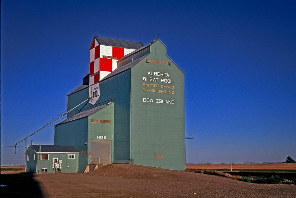 Grain elevator near Bow Island, AB, Sep 1995. Copyright by Gary Rich.