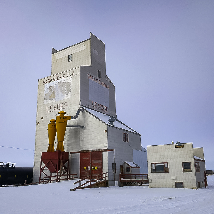 Grain elevator in Leader, SK, Feb 2018. Copyright by Michael Truman.