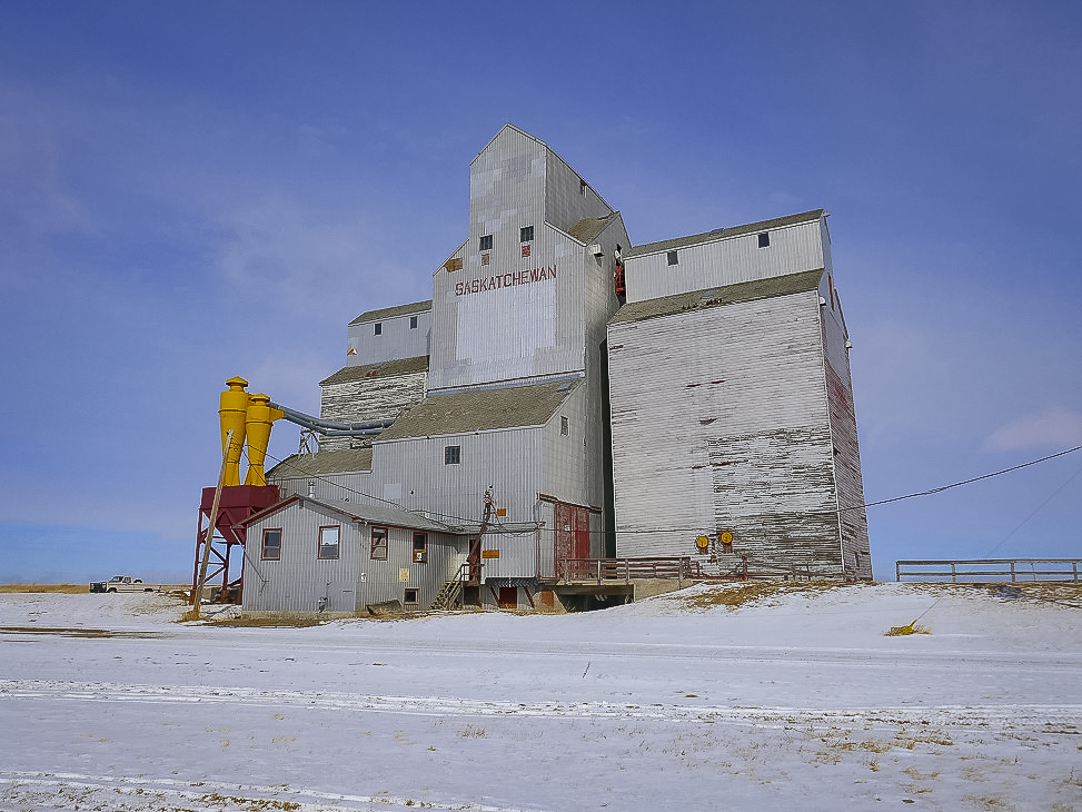 Grain elevator in Abbey, SK, Feb 2018. Copyright by Michael Truman.