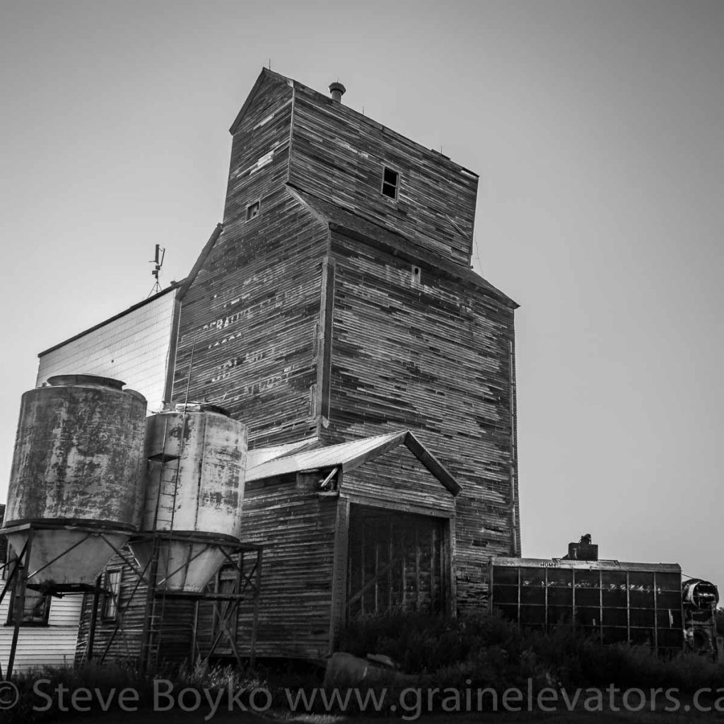 Lyleton, MB grain elevator, Aug 2014. Contributed by Steve Boyko.