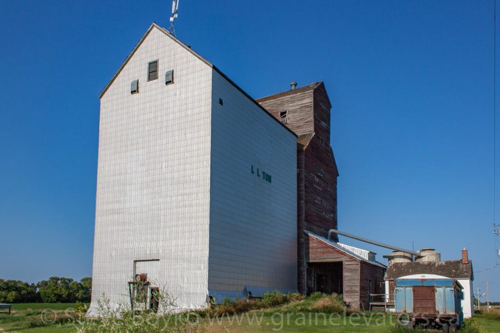 Grain elevator and annex in Lyleton, MB, Aug 2014. Contributed by Steve Boyko.
