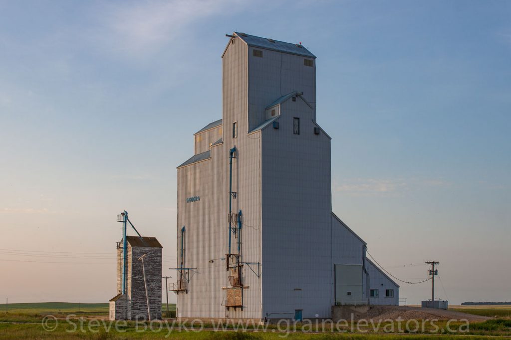 The grain elevator in Medora, Manitoba, Aug 2014. Contributed by Steve Boyko.