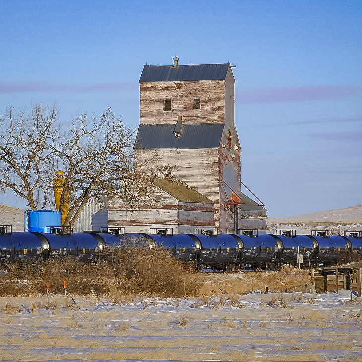 Grain elevator in Eastend, SK, March 2018. Copyright by Michael Truman.