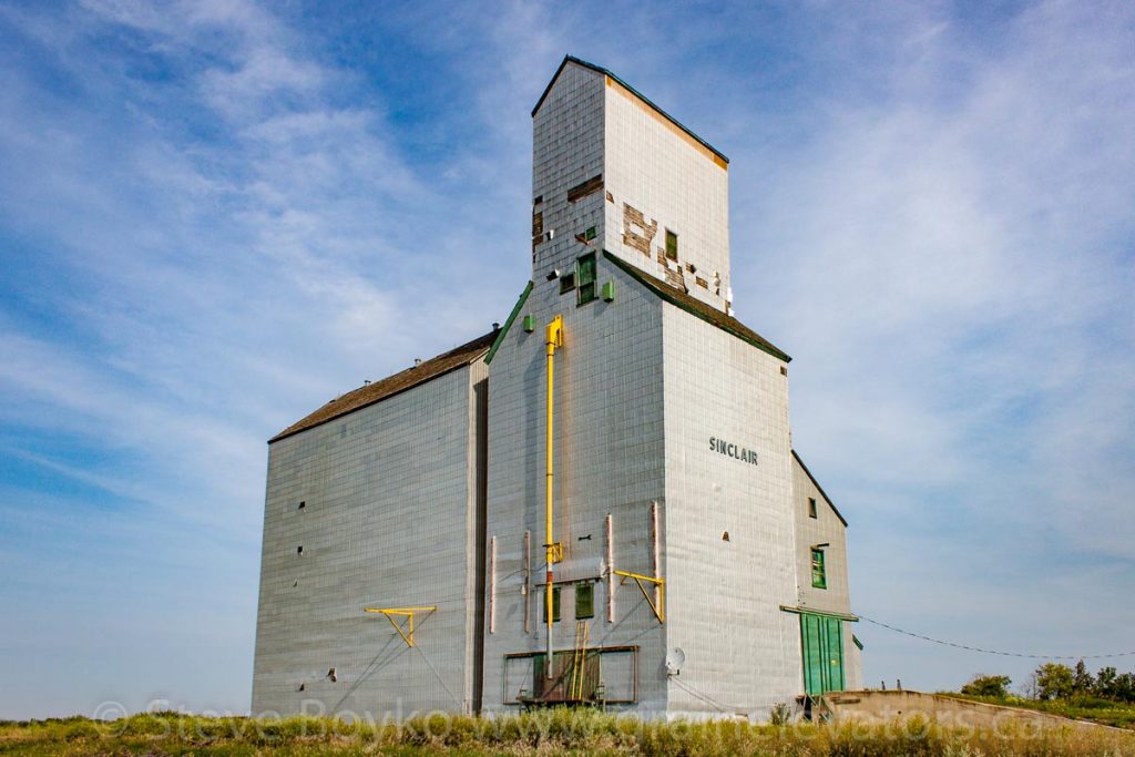The Sinclair, MB grain elevator, Aug 2014. Contributed by Steve Boyko.