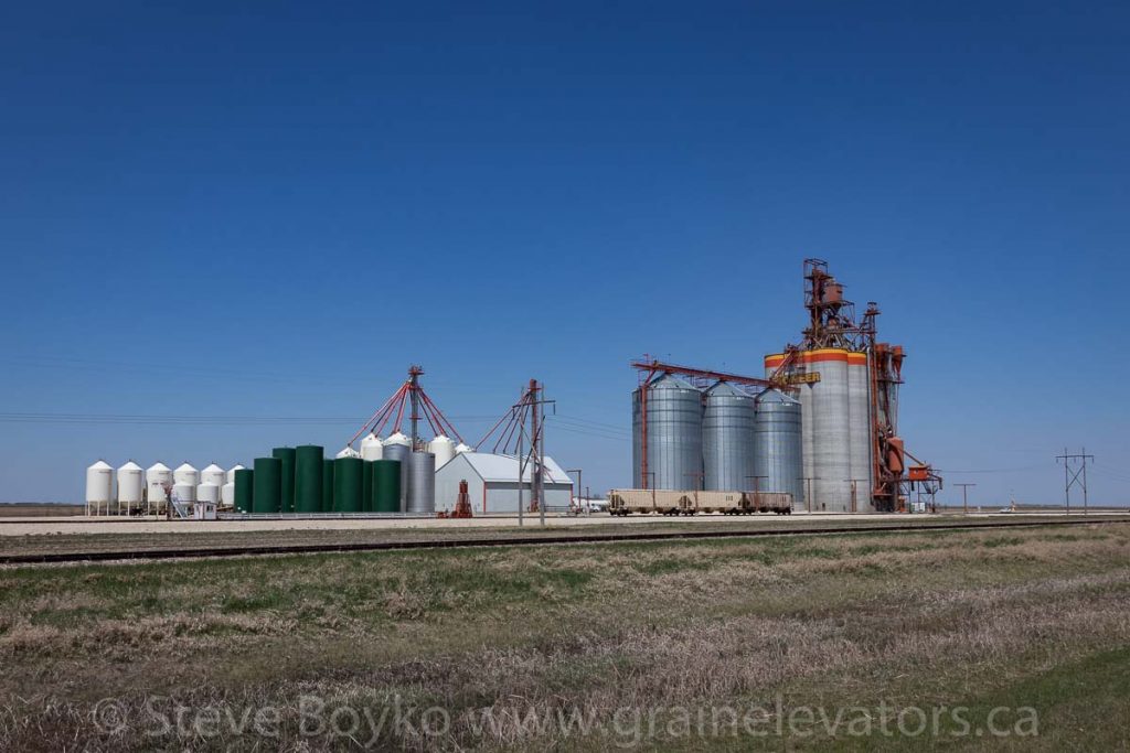 Pioneer grain elevator at Mollard near Brunkild, MB, May 2018. Contributed by Steve Boyko.