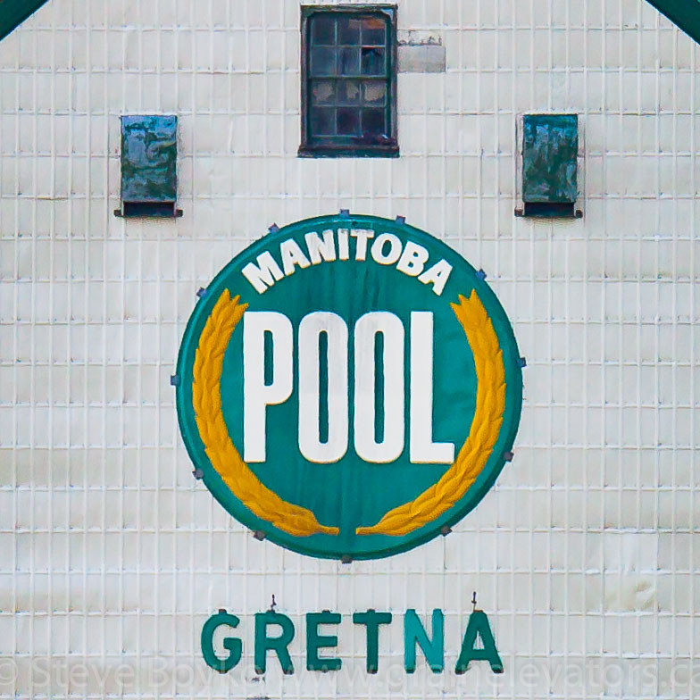 The Manitoba Pool roundel on the Gretna grain elevator. Contributed by Steve Boyko.