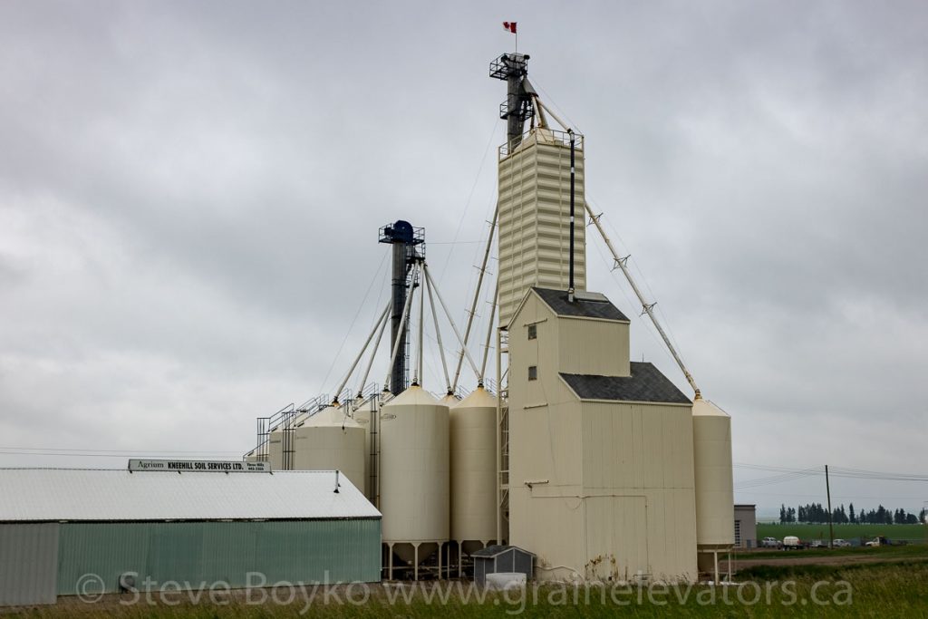 Likely fertilizer elevator in Three Hills, AB, June 2018. Contributed by Steve Boyko.