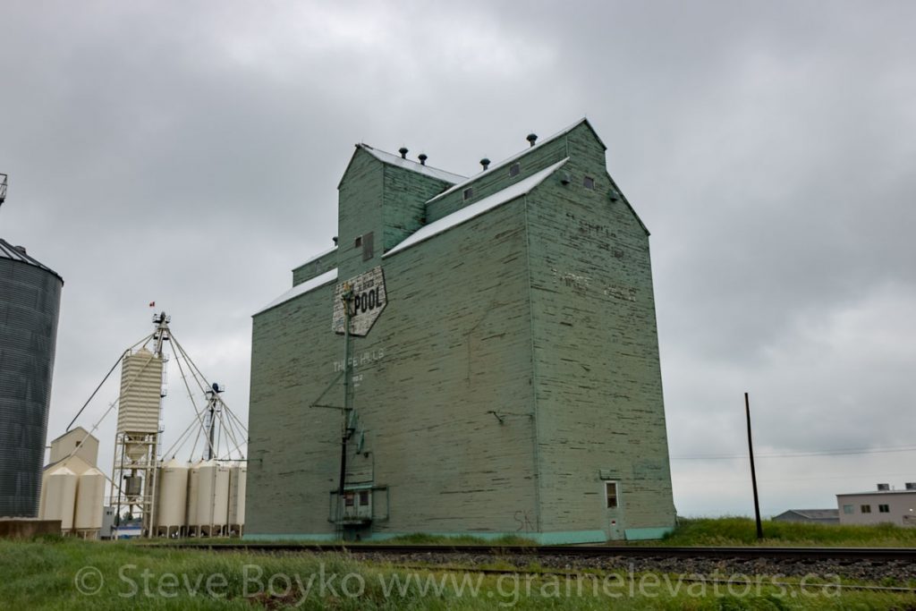 Ex Alberta Wheat Pool grain elevator in Three Hills, AB, June 2018. Contributed by Steve Boyko.
