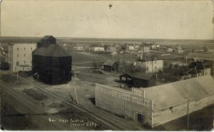 Grain elevator in Crystal City, 1912.