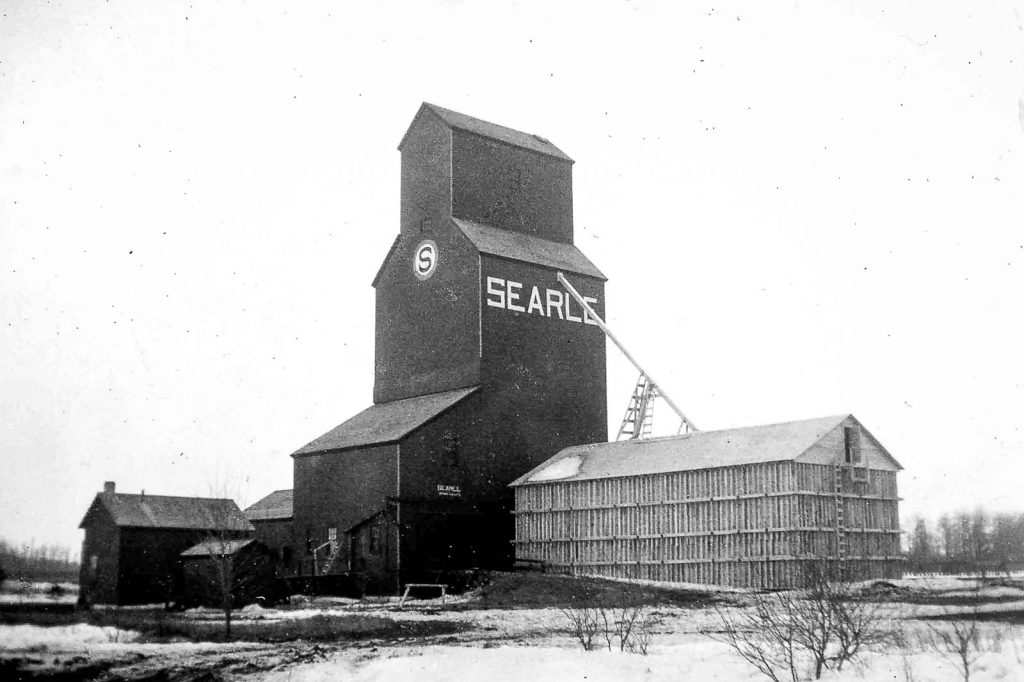 Searle grain elevator at Nora, SK, 1940. Contributed by Gary Johnson.