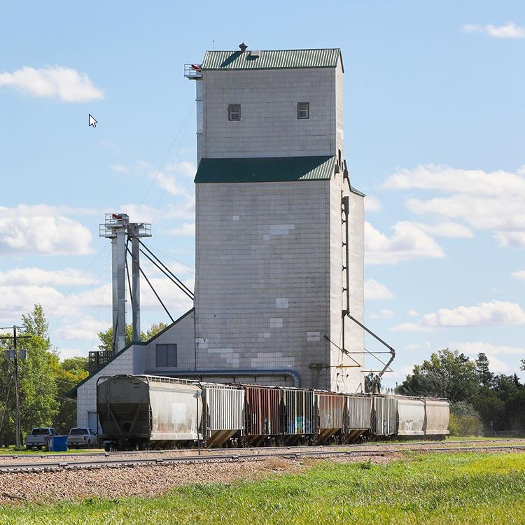 Loreburn, SK grain elevator, 2019. Copyright by Robert Lundin.