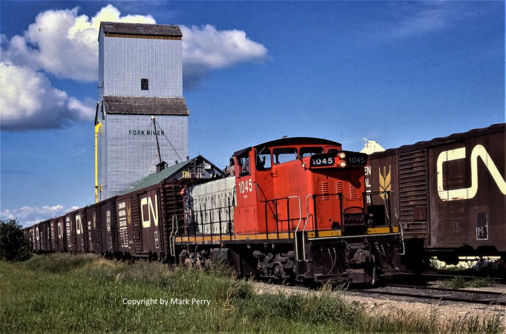 CN 1045 at Fork River, Manitoba, June 1987. Copyright by Mark Perry.