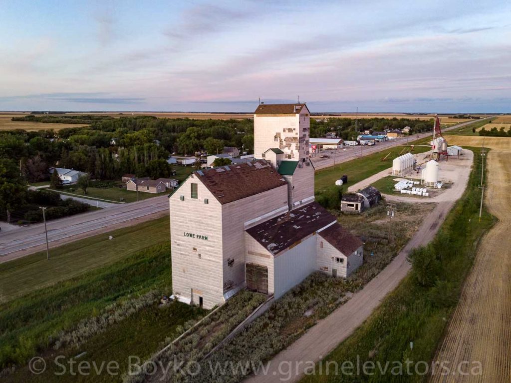 Lowe Farm grain elevator, Aug 2019. Contributed by Steve Boyko.