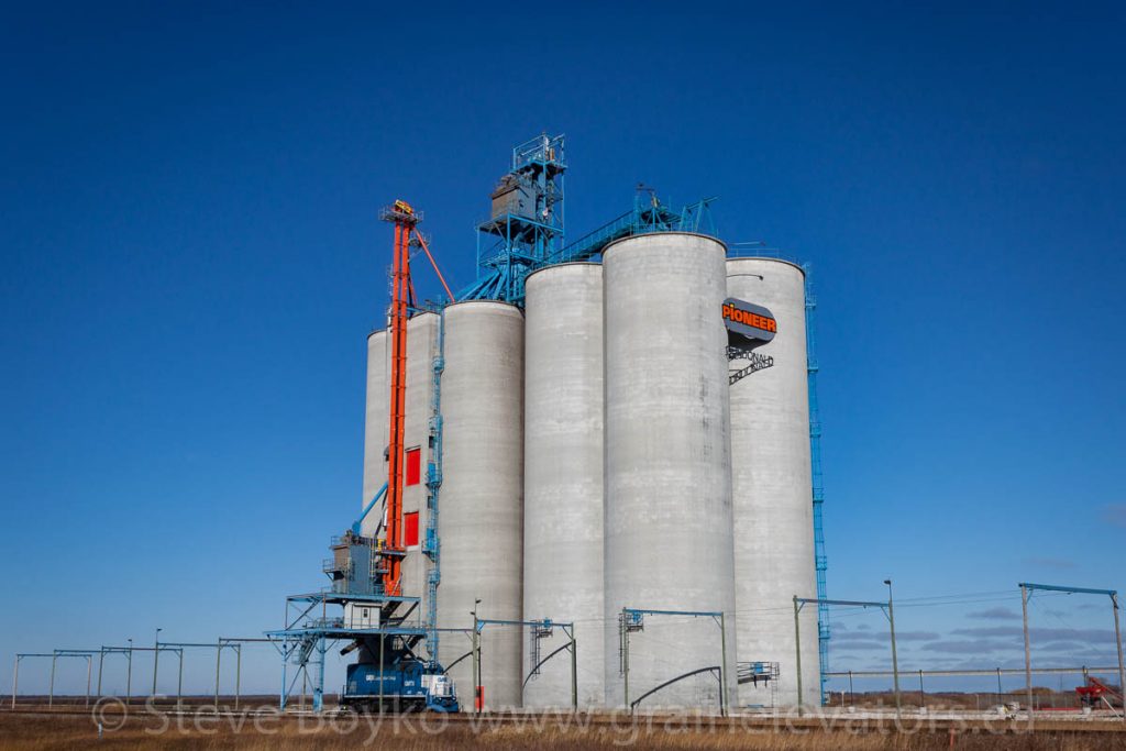 Pioneer grain elevator at Dundonald, Nov 2014. Contributed by Steve Boyko.