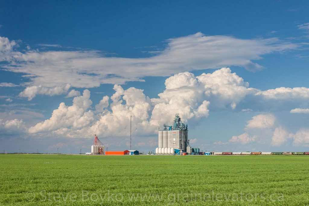 The Pioneer South Lakes grain elevator, Jun 2014. Contributed by Steve Boyko.