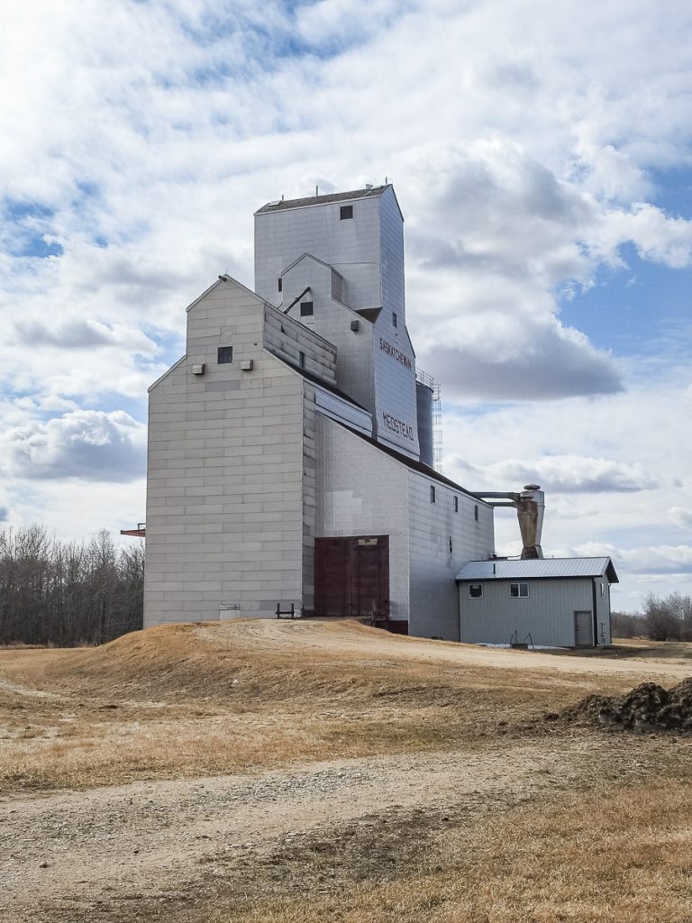 Medstead, SK grain elevator, Apr 2019. Copyright by BW Bandy.