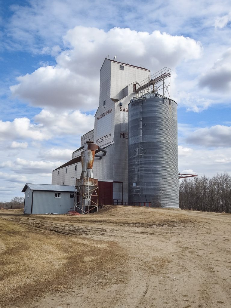 The grain elevator at Medstead, SK, Apr 2019. Copyright by BW Bandy.