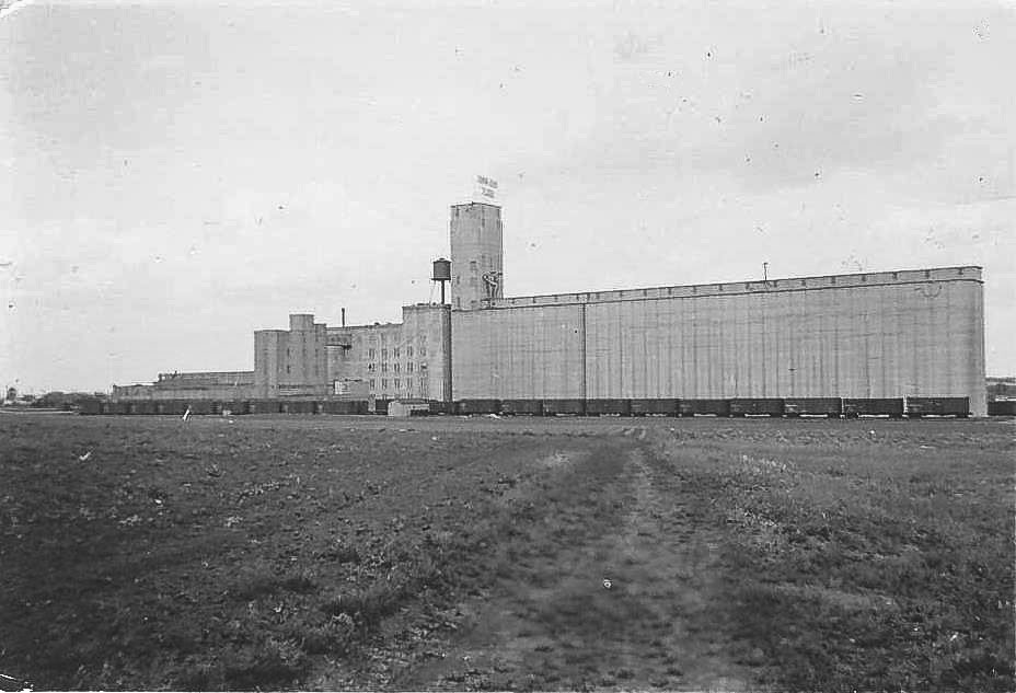 The General Mills grain elevator and flour mill in Wichita, Kansas. Collection of Steve Boyko.