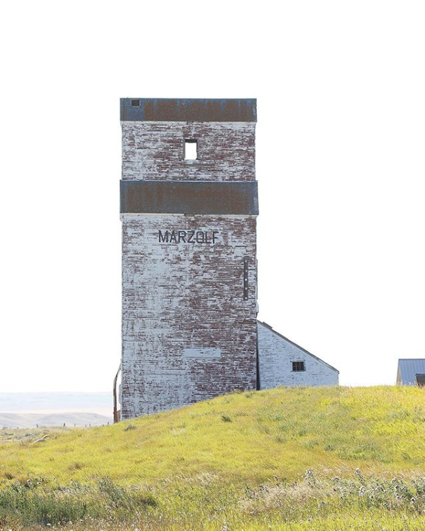 The grain elevator in Thunder Creek, SK, 2019. Copyright by Robert Lundin.