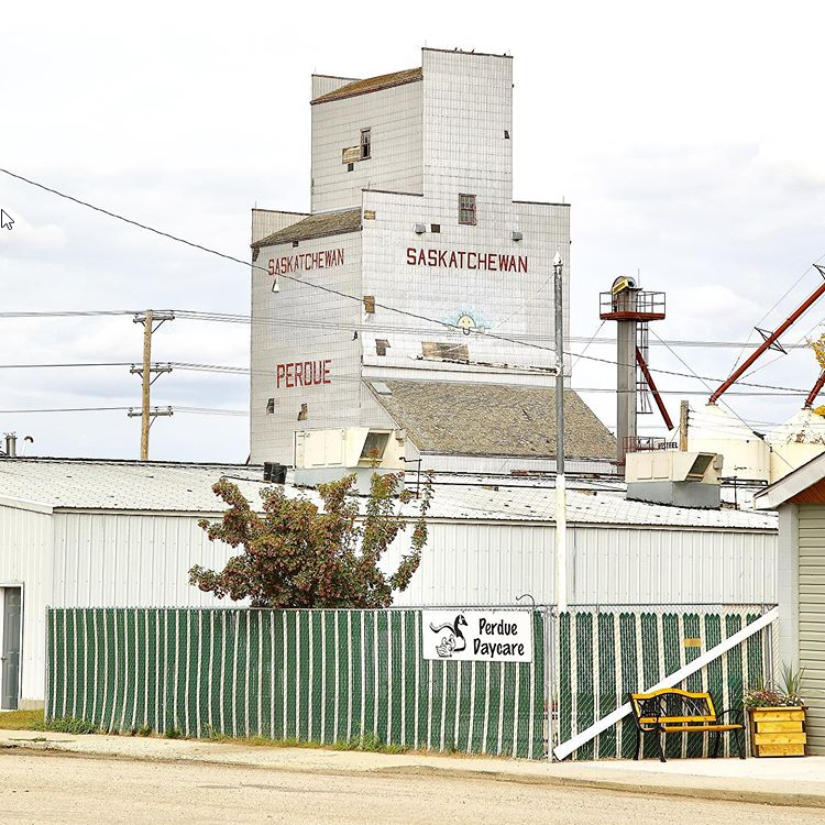 Perdue, SK grain elevator. Copyright by Robert Lundin.