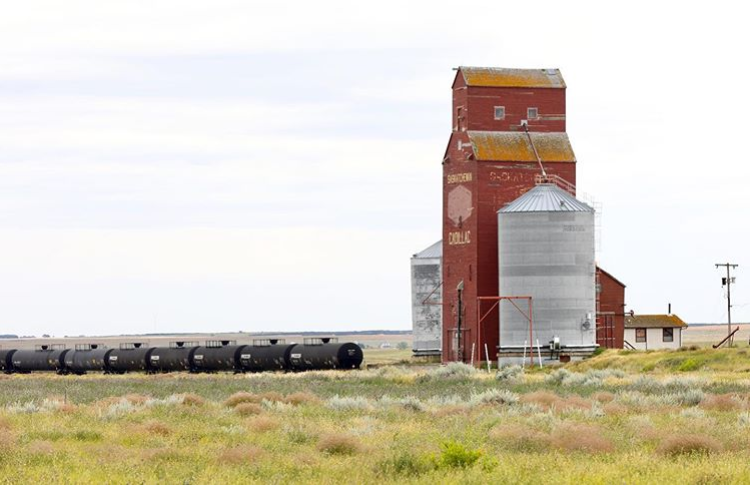 Grain elevator in Cadillac, SK, 2019. .Copyright by Robert Lundin.