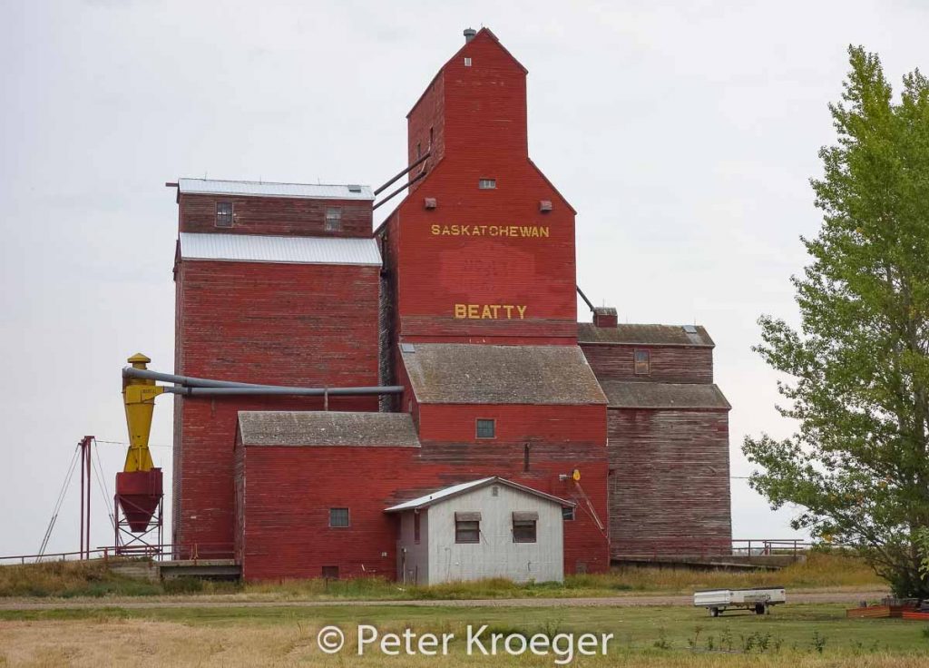 The grain elevator in Beatty, SK, Sep 2018. Contributed by Peter Kroeger.