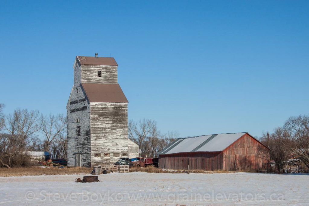 Grain elevator in Fannystelle, MB, Dec 2014. Contributed by Steve Boyko.