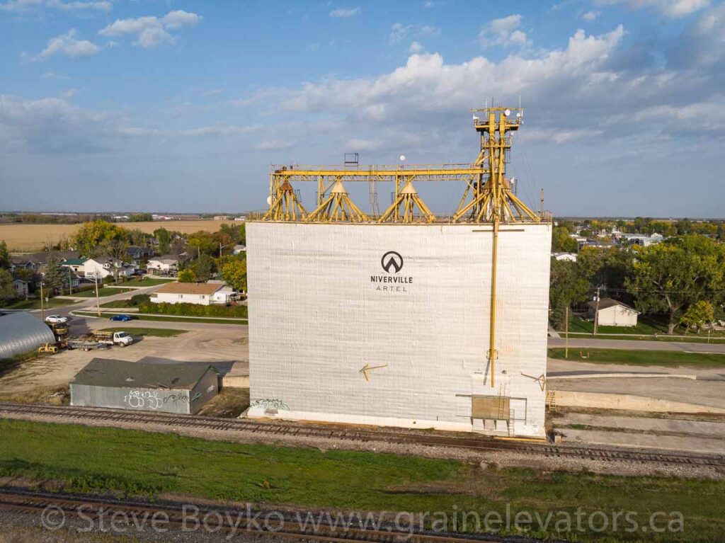 Grain elevator in Niverville, MB, Sep 2020. Contributed by Steve Boyko.