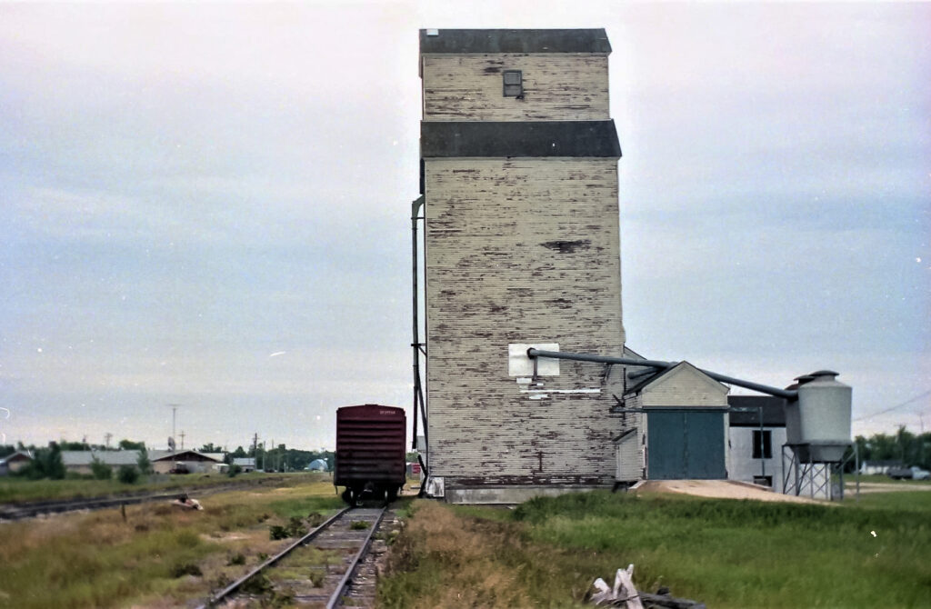 Riverton Pool elevator, June 1984. Copyright by Fred Shannon, used with permission.