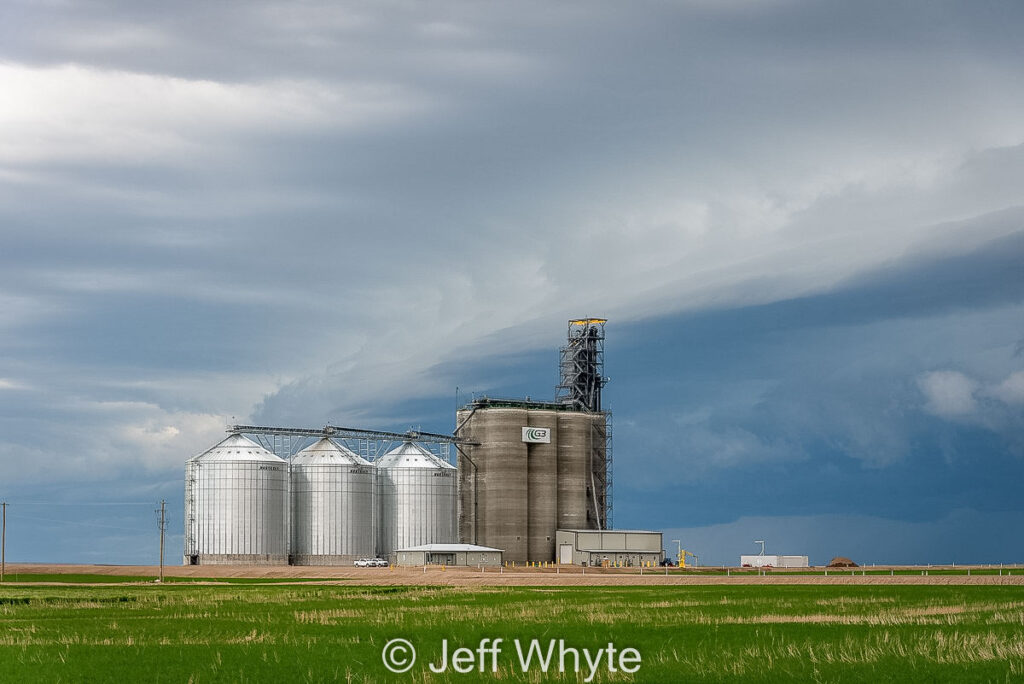 G3 grain elevator near Carmangay, AB. Contributed by Jeff Whyte.